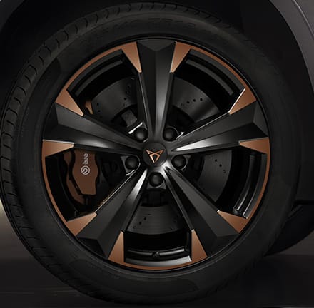 cupra-ateca-with-19-inches-alloy-rims-and-brembo-brakes