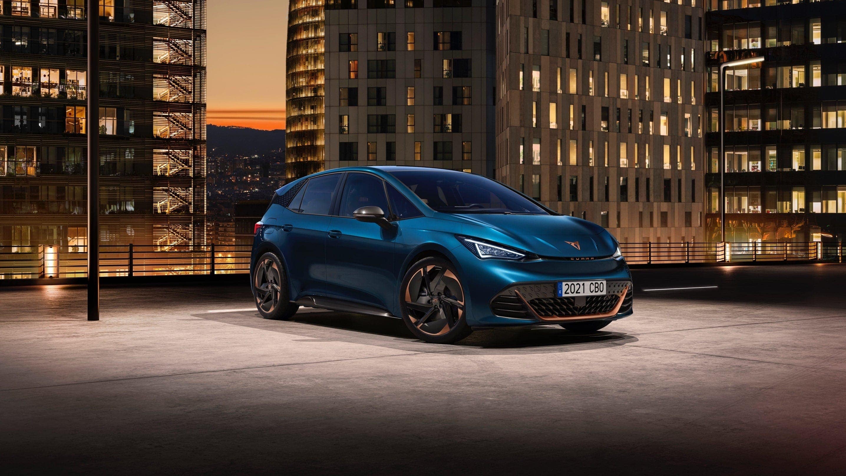 La nouvelle couleur bleu aurore CUPRA Born avec roues Aero