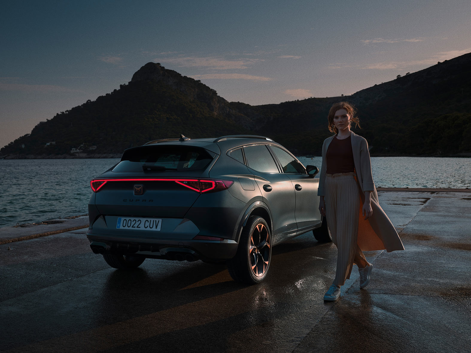 Nouveau cupra formentor SUV compact avec plein de lumières led