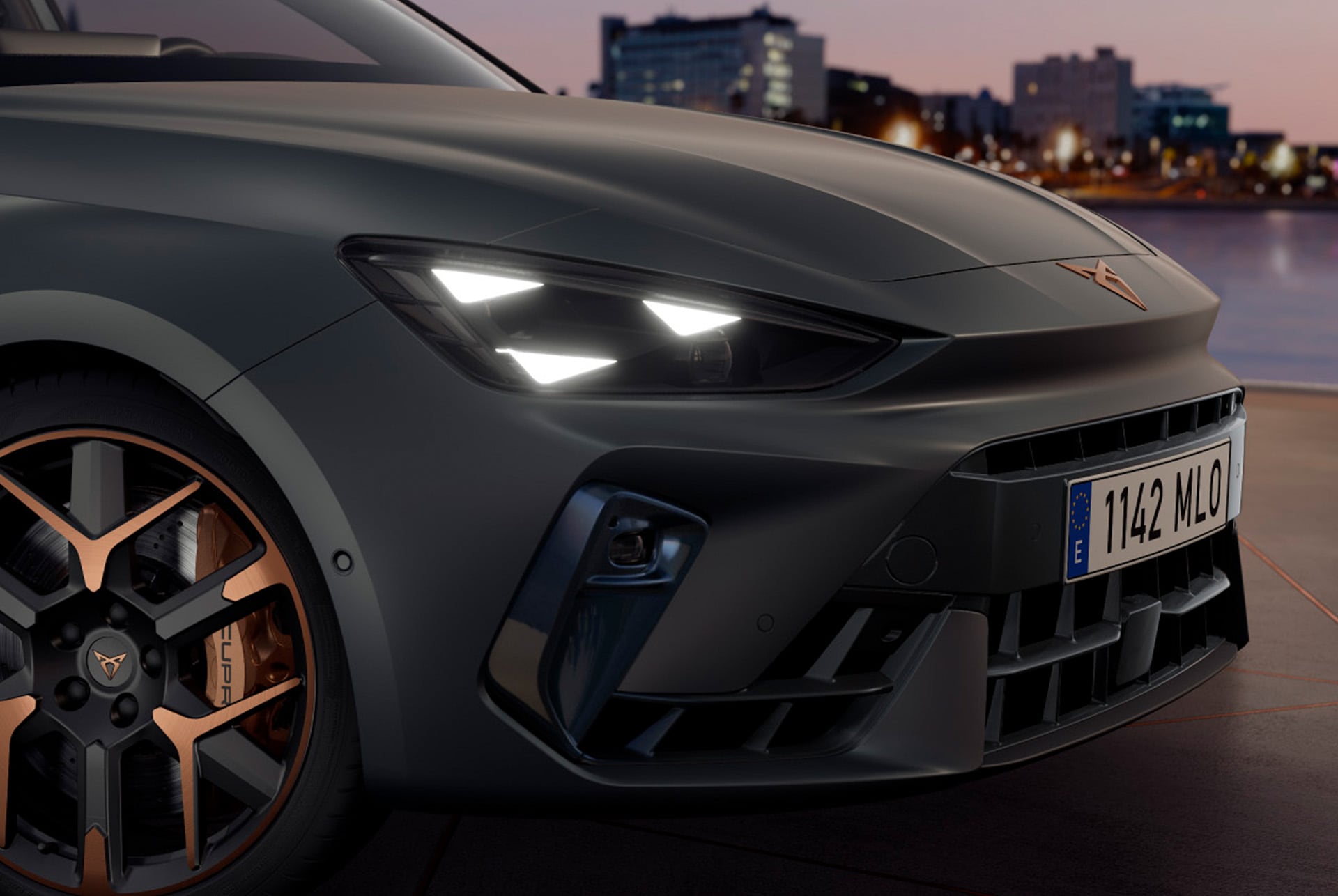 Cupra Leon phev car technology, matrix led headlights, forged wheels with copper accents and brembo brakes.