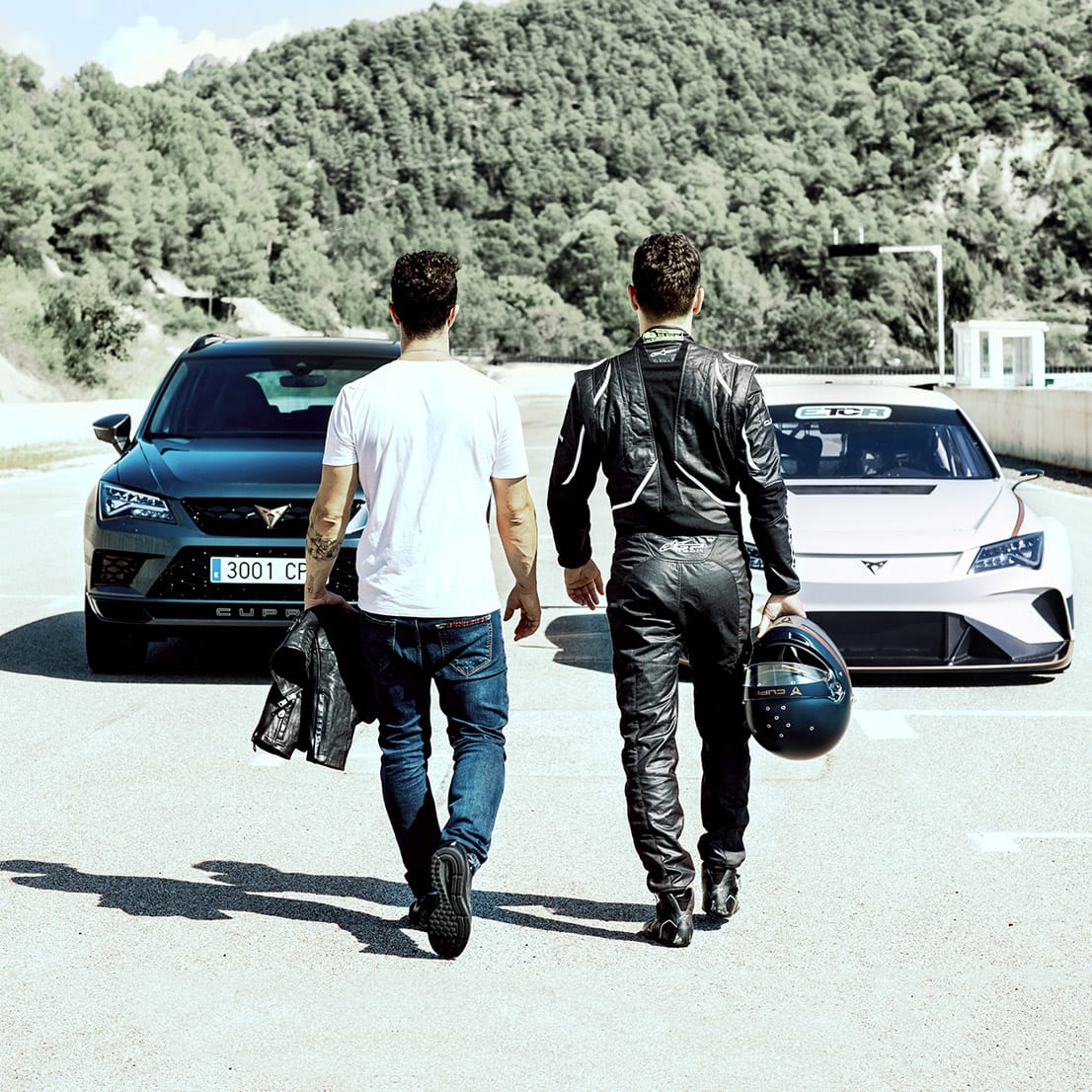 Andrea Dovizioso et Jorge Lorenzo devant CUPRA Ateca et CUPRA e-Cer